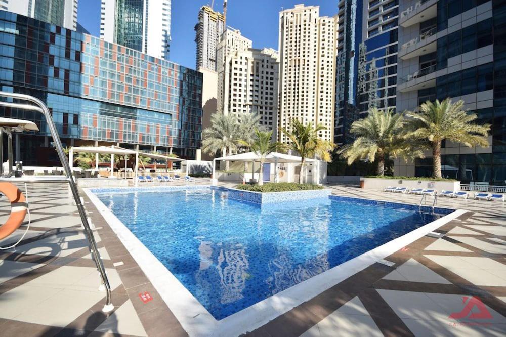 Cozy Marina & Sea View Apt In Bay Central Tower Dubai Marina With Modern Gym & Pool, Steps To Beach & Metro Extérieur photo