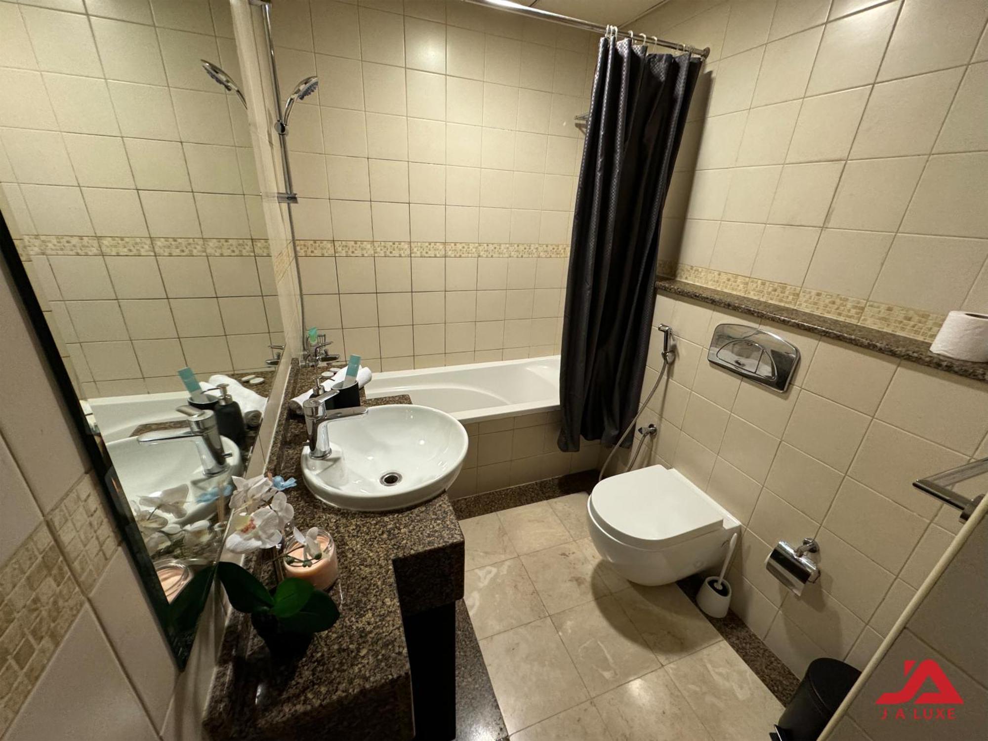 Cozy Marina & Sea View Apt In Bay Central Tower Dubai Marina With Modern Gym & Pool, Steps To Beach & Metro Extérieur photo