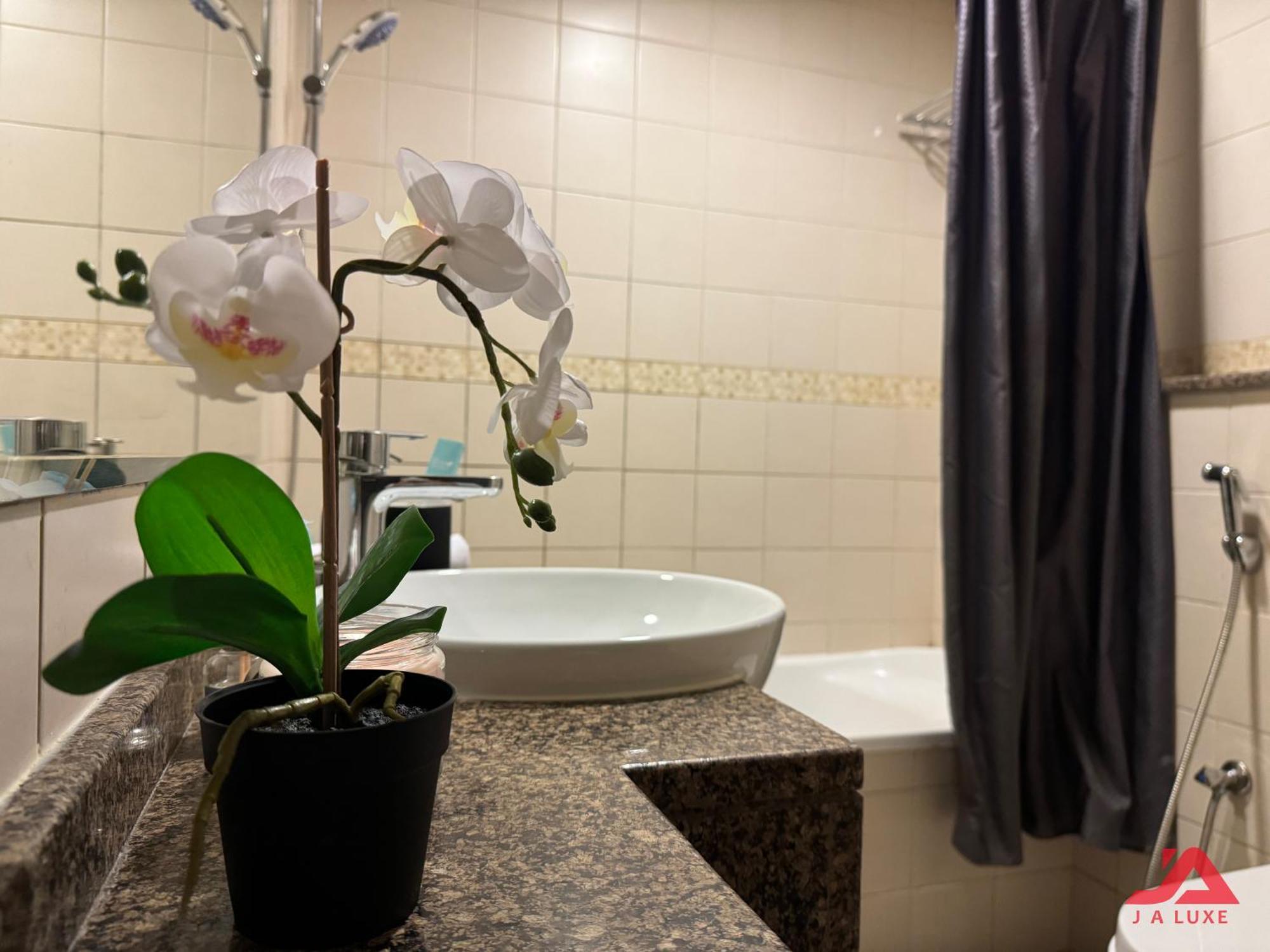 Cozy Marina & Sea View Apt In Bay Central Tower Dubai Marina With Modern Gym & Pool, Steps To Beach & Metro Extérieur photo